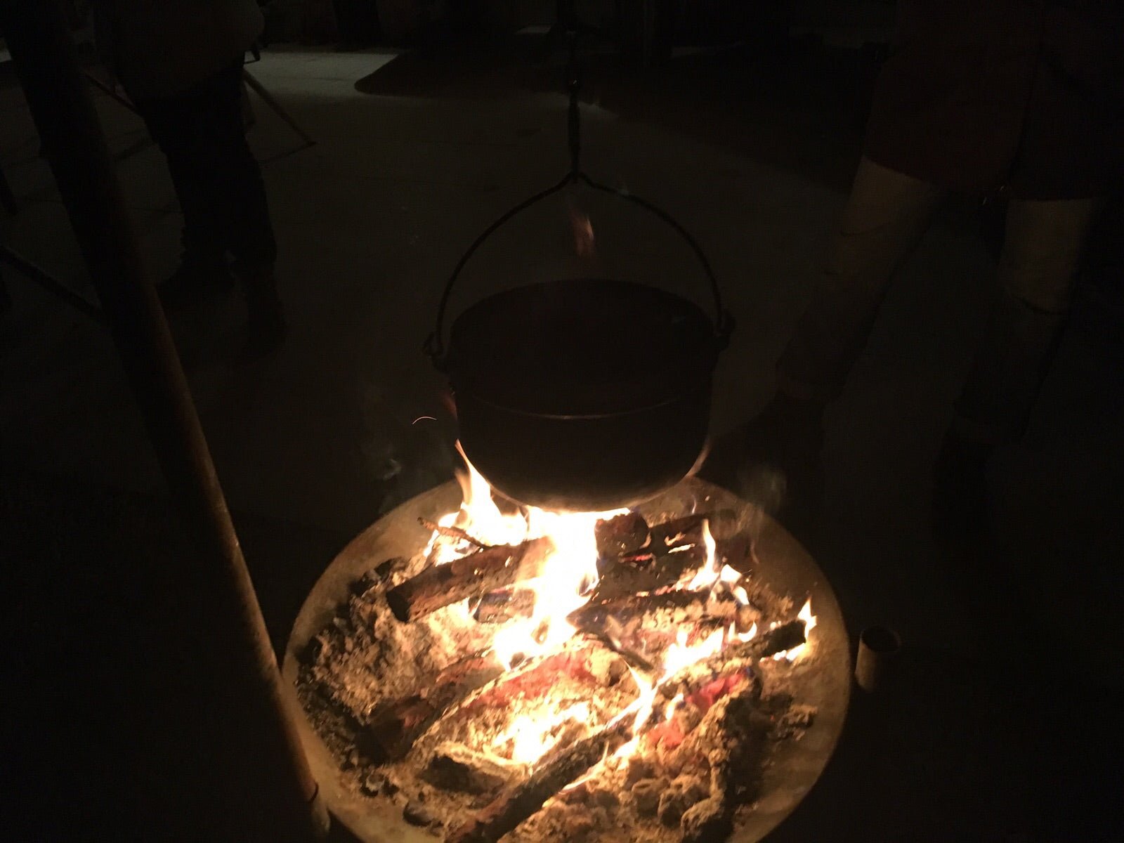 Community Winter Gathering – Fondue am Feuer im Schnee - WildRide Adventure