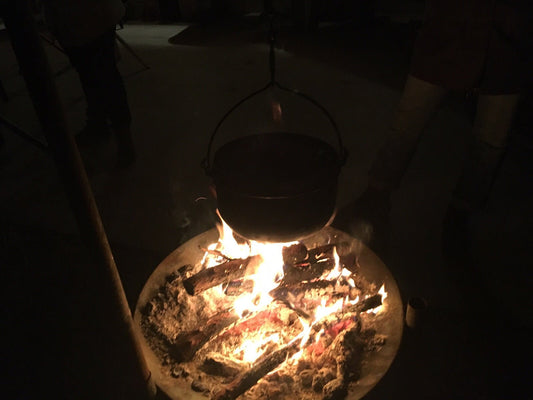 Community Winter Gathering – Fondue am Feuer im Schnee - WildRide Adventure